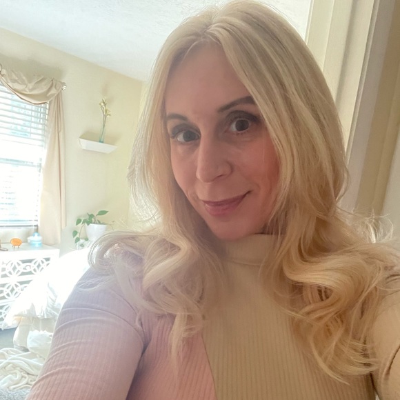 Meet your Posher, Cindy - Picture 1 of 1